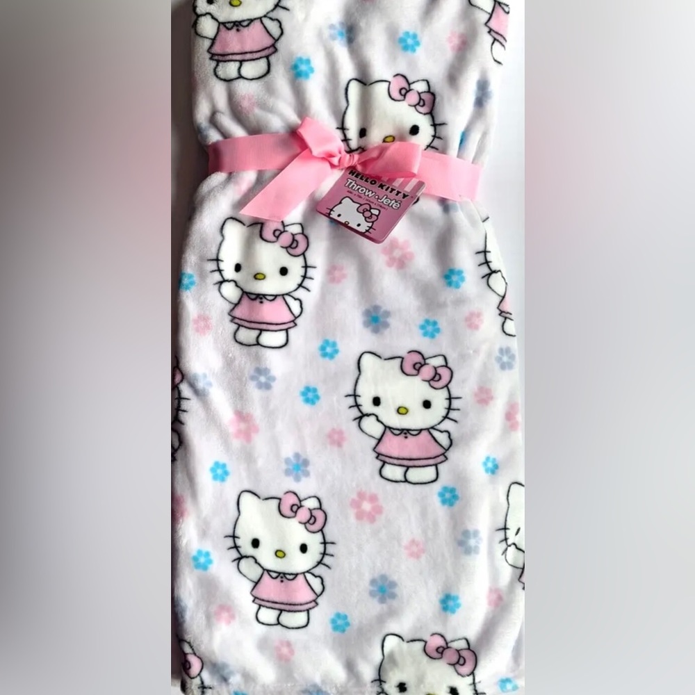 Hello kitty throw blanket daisy